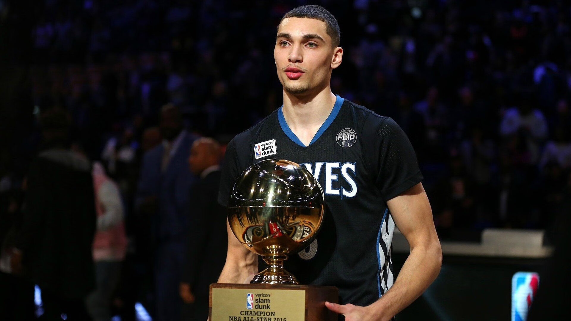 深圳队轻取勇士，欧文防守端锁死对手