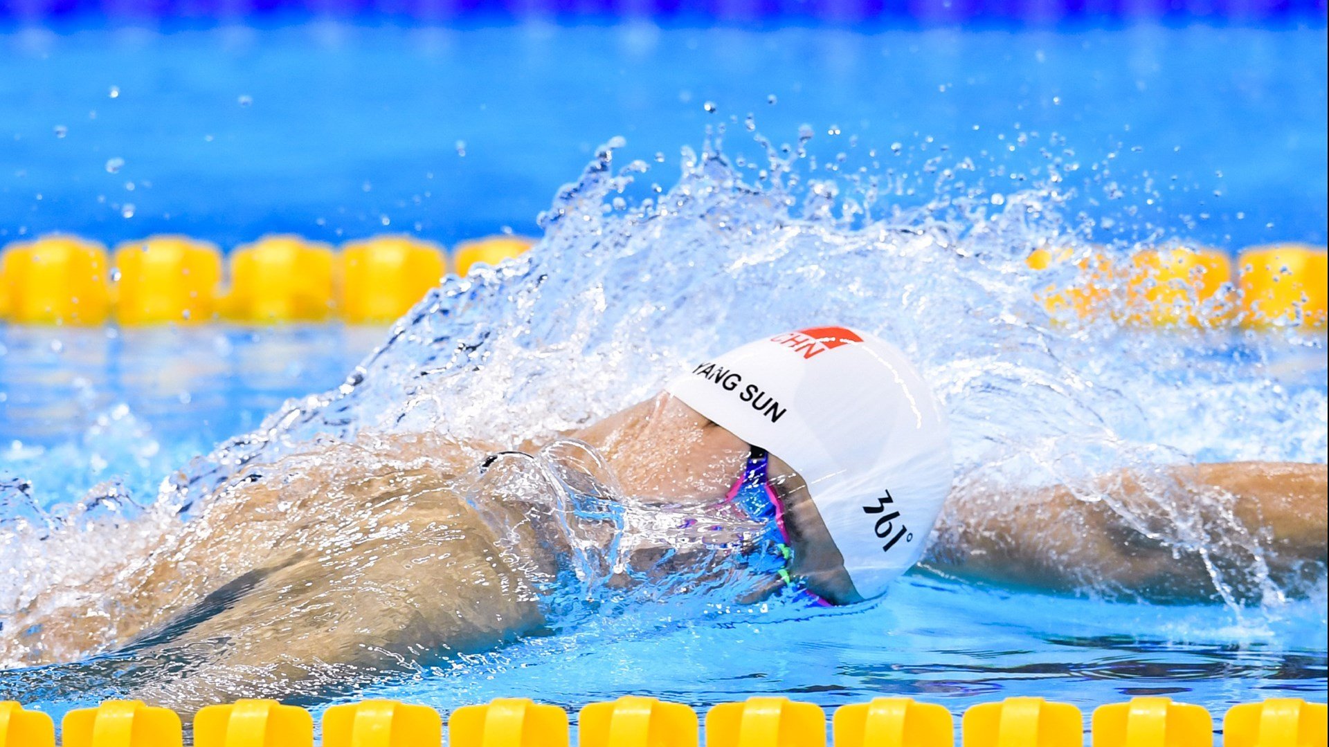 当玻利维亚遇上荷兰，萨拉赫的连续得分如何拉开足球世界的差距